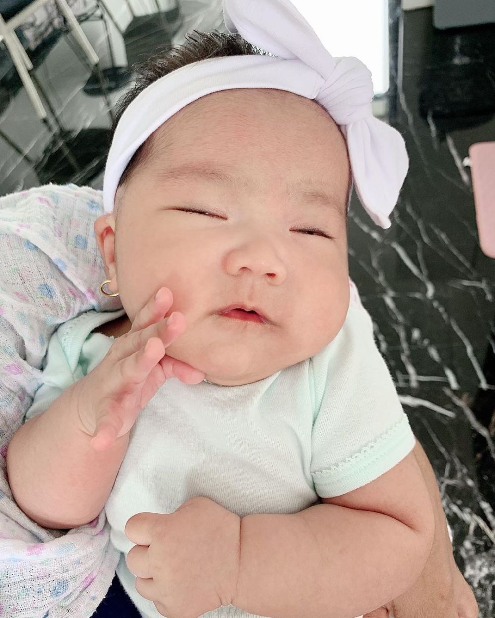 Masih bayi, anting telinga 6 anak seleb ini mencuri perhatian