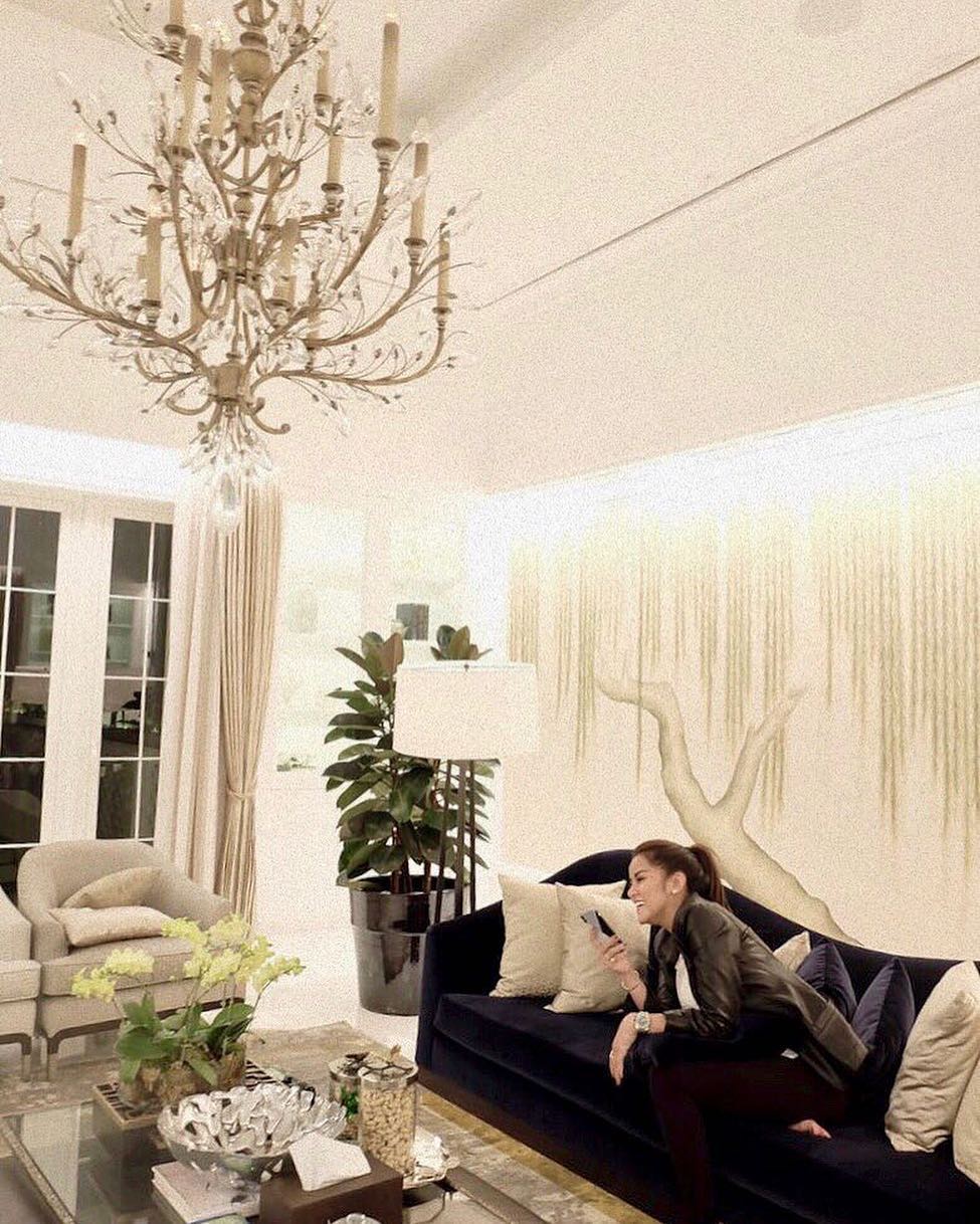 12 Potret sudut rumah Olla Ramlan & Aufar, nuansa putih elegan