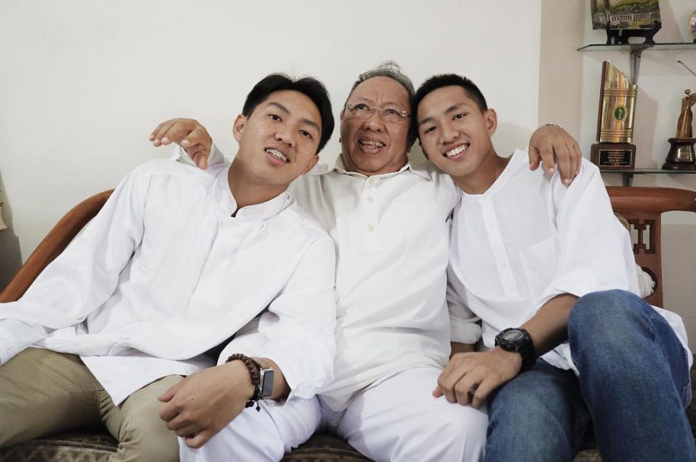 Jarang tersorot, ini 8 momen Ringgo Agus bareng adik kembarnya