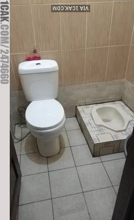 12 Desain kloset di kamar mandi ini bikin geleng kepala, absurd!