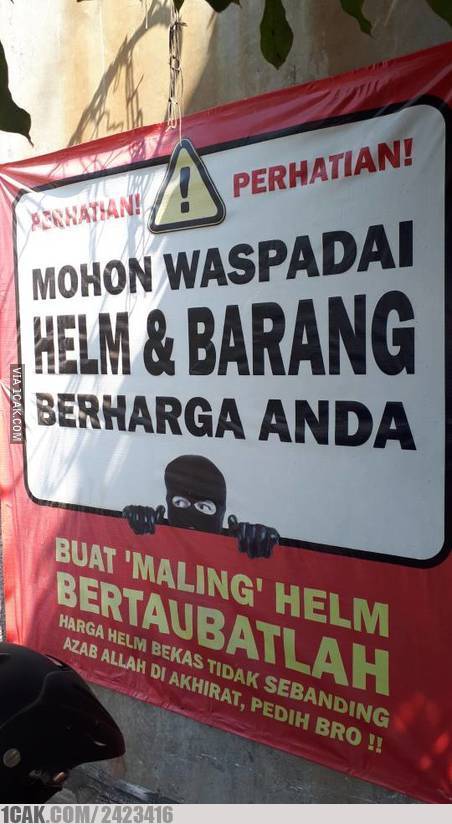 11 Peringatan lucu waspada helm hilang ini bikin ngakak
