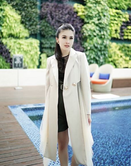 10 Gaya stylish Sandra Dewi saat hamil tua, kece maksimal