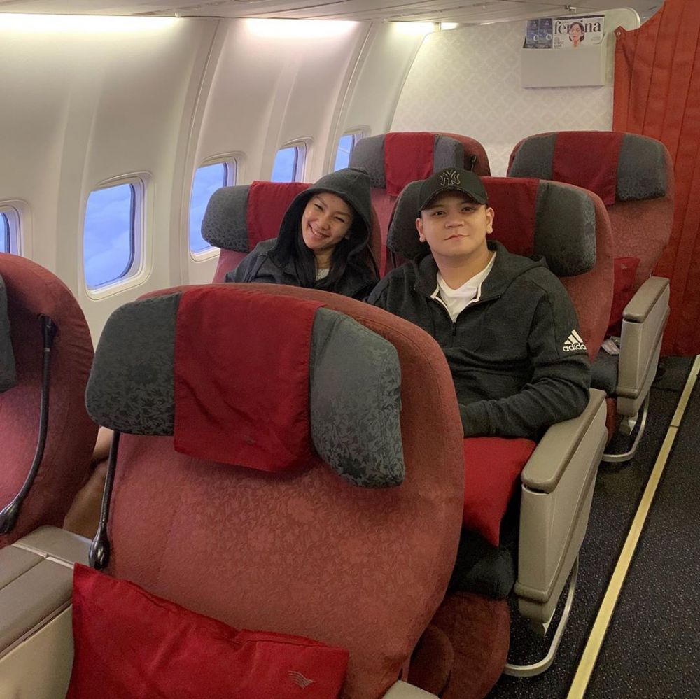 4 Potret kedekatan Kalina Oktarani & pacar barunya, didoakan berjodoh