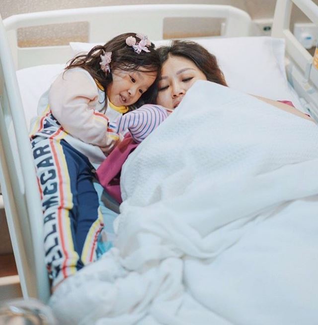 10 Potret kedekatan Thalia & Thania Onsu, kakak-adik yang bikin gemas