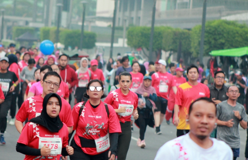 Begini keseruan lari sambil berbagi, ada yang pakai konstum unik lho