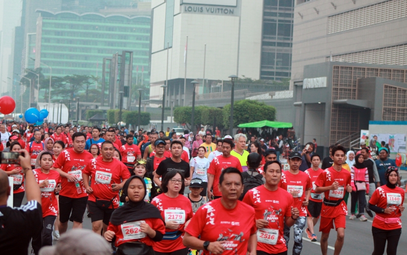 Begini keseruan lari sambil berbagi, ada yang pakai konstum unik lho