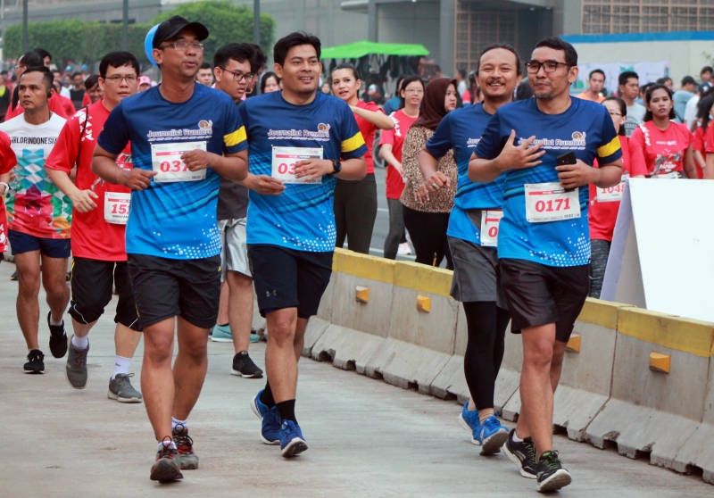 Begini keseruan lari sambil berbagi, ada yang pakai konstum unik lho