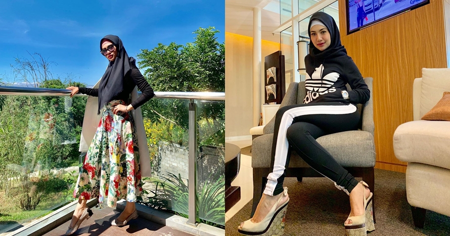 10 Potret Della Perez pakai hijab, gayanya cetar dan memesona
