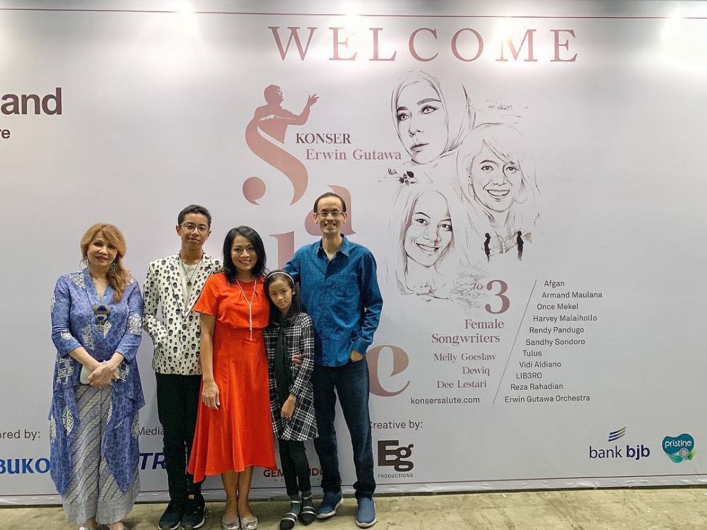 11 Tahun menikah, ini 12 potret keharmonisan keluarga Dewi Lestari