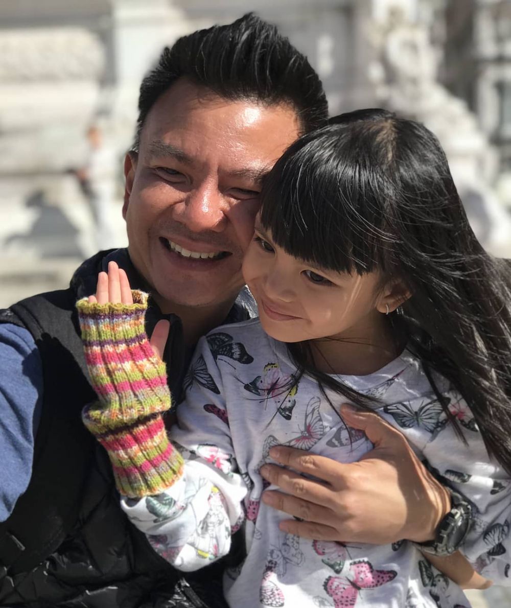 11 Potret manis Jerry Aurum bareng Shakira sebelum terkena kanker