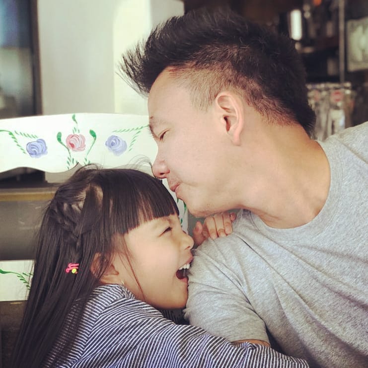 11 Potret manis Jerry Aurum bareng Shakira sebelum terkena kanker