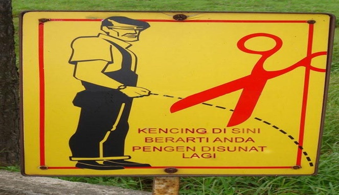 15 Spanduk jasa sunat ini nyeleneh abis, bikin mikir keras