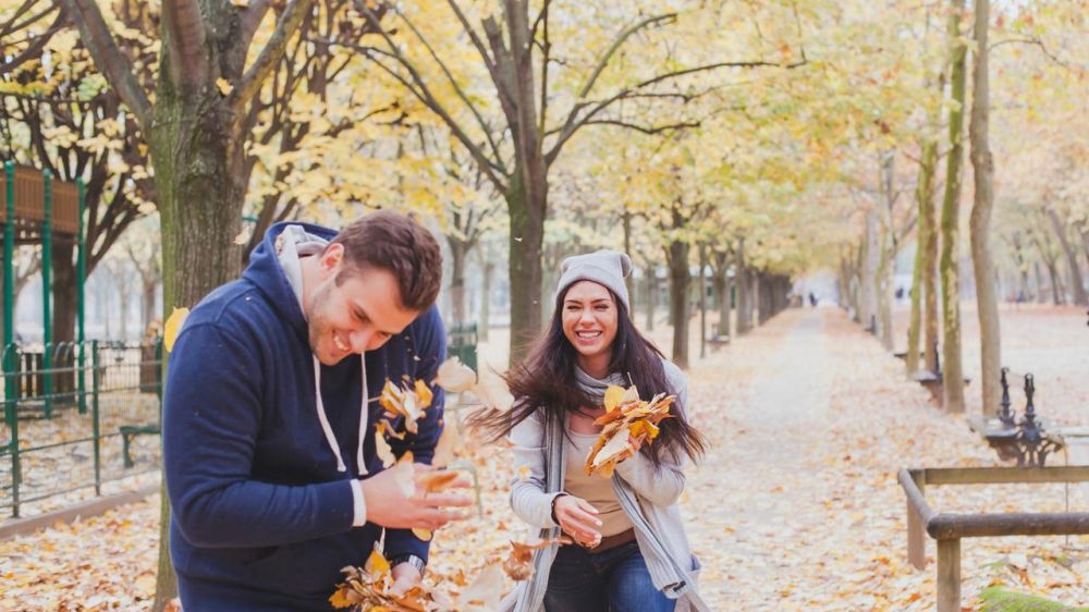 Suka pandangi pria tampan? Ini manfaatnya bagi otak menurut penelitian