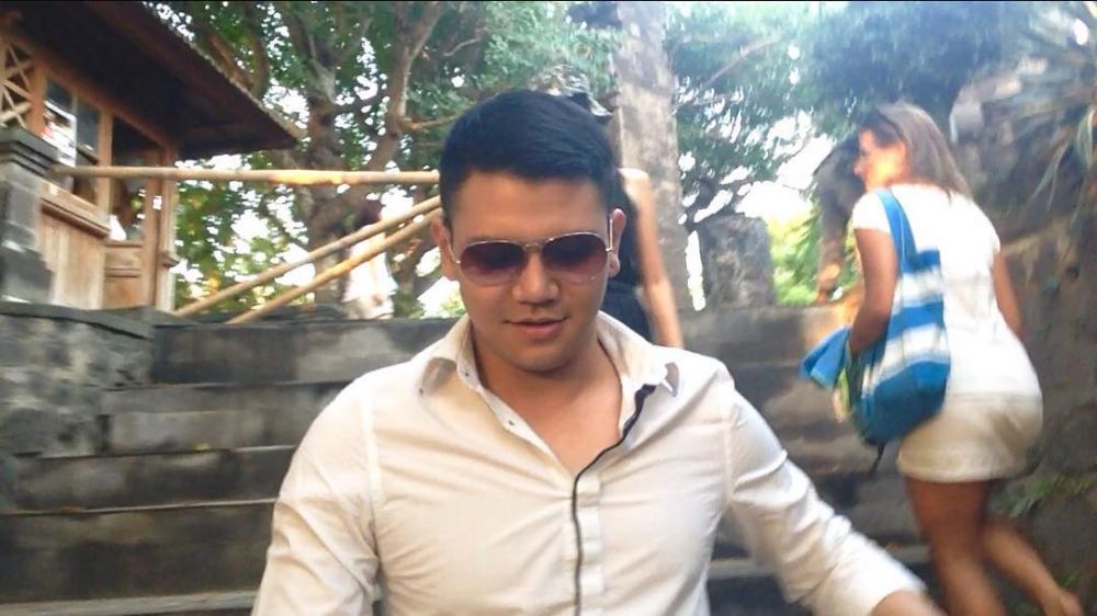 8 Potret Egat Sacawijaya, kekasih baru Kalina Oktarani