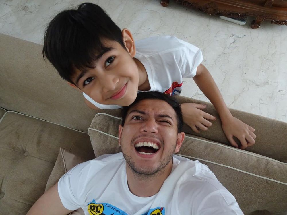 Putra 9 seleb ini berparas Arab, curi perhatian