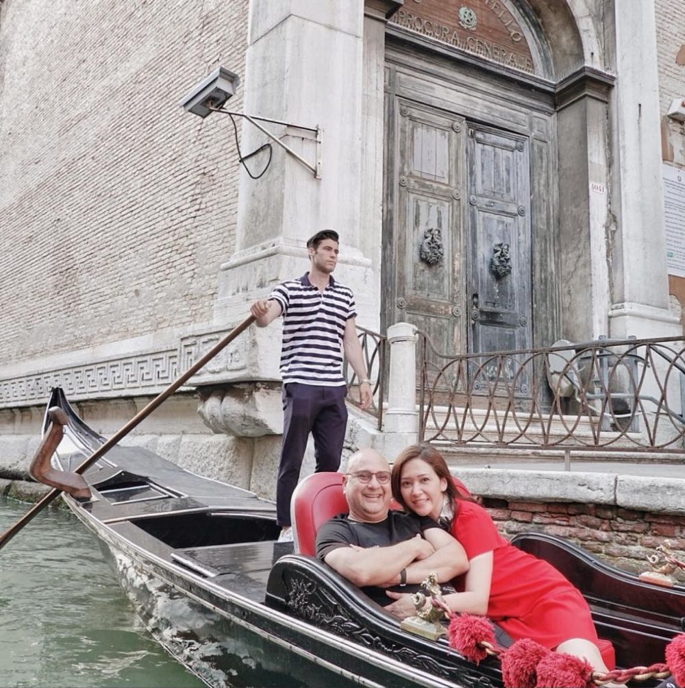Unggah foto mesra di Italia, pose Maia Estianty & Irwan curi perhatian