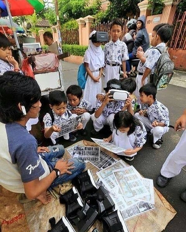 8 Kelakuan usil orang lagi jualan ini bikin senyum-senyum