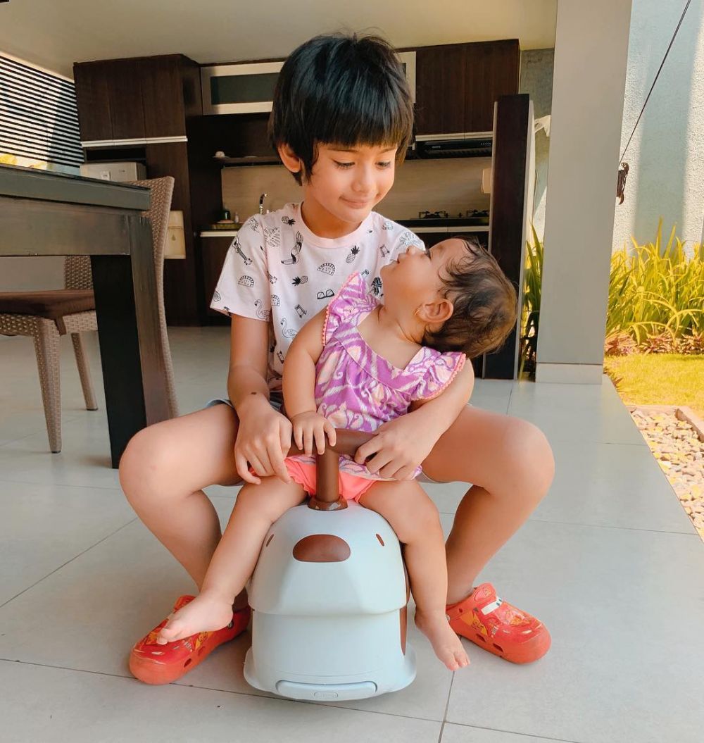 10 Momen manis King Faaz, putra Fairuz A Rafiq bareng adik tiri