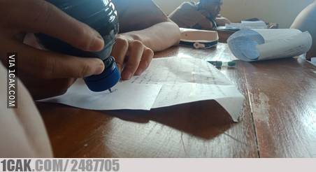 10 Desain peralatan sekolah ini absurdnya bikin susah nahan tawa