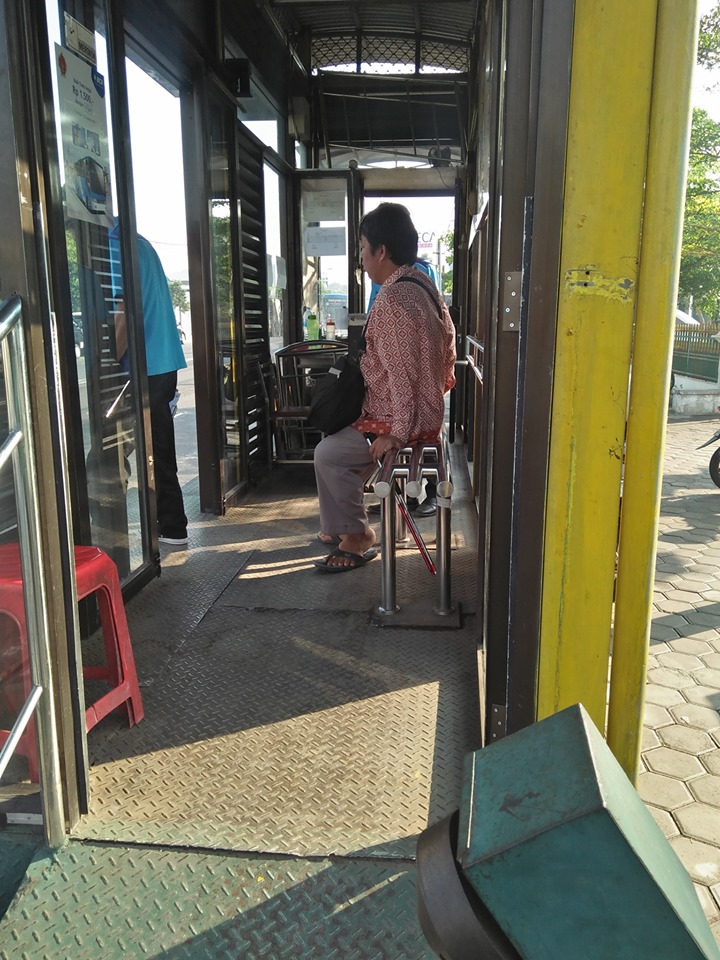 Curhat driver ojek online dapat penumpang tunanetra, bikin haru