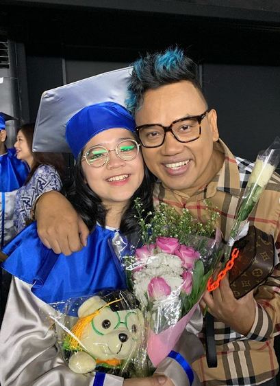 9 Momen haru wisuda Cinta Kuya, Uya Kuya sampai tahan tangis