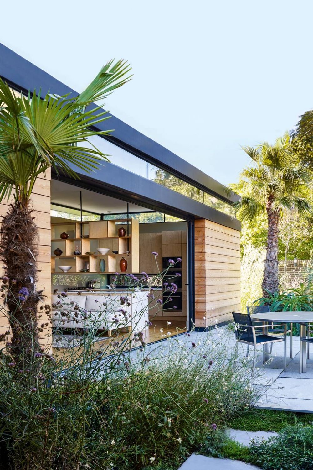 15 Desain ruang makan outdoor ini bikin suasana makin nyaman