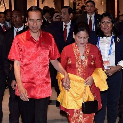 10 Pesona Iriana berkebaya dampingi Jokowi tugas negara, anggun