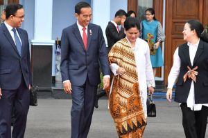 10 Pesona Iriana berkebaya dampingi Jokowi tugas negara, anggun