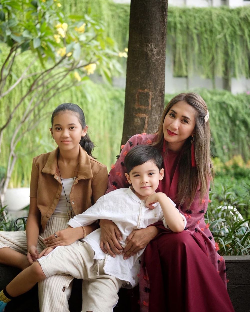 Dulu identik peran ART, ini 8 potret terbaru Cut Memey