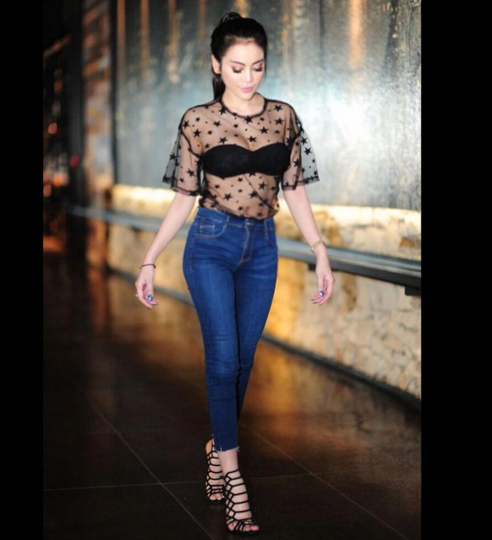 10 Gaya stylish Daniar MasterChef, sering pakai celana sobek