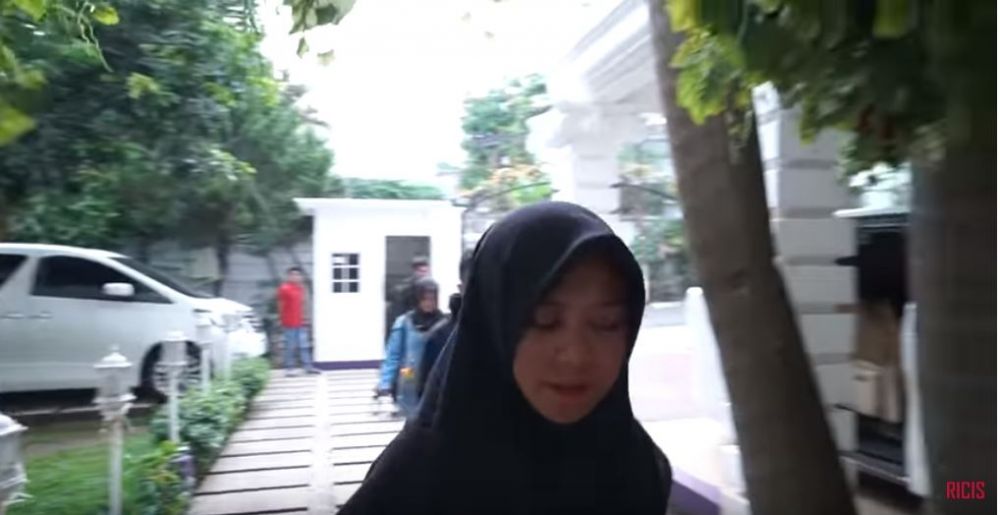 9 Foto rumah mewah Tasyi Athasyia, dapurnya bikin melongo