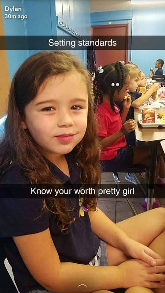 10 Potret pria beri kejutan untuk 'wanita spesial', endingnya haru