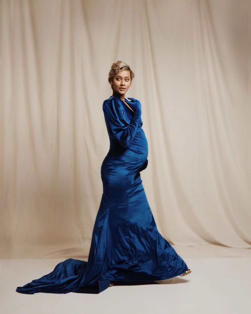 Hamil 9 bulan, ini 8 potret maternity Kimmy Jayanti yang memesona