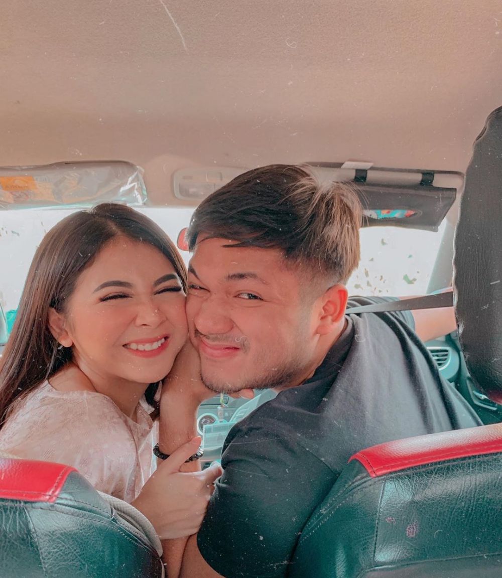 Makin serius, ini 11 potret mesra Kesha Ratuliu dan calon tunangannya