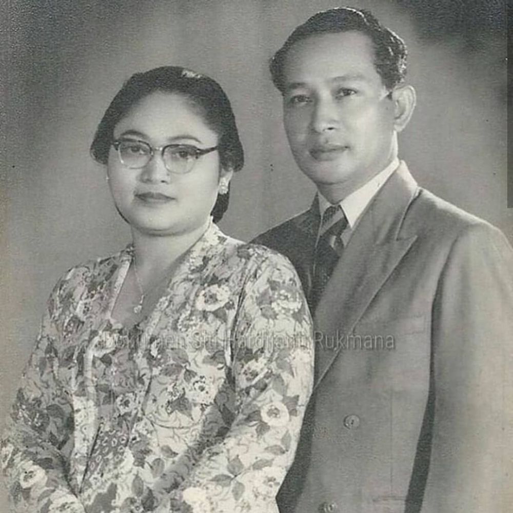 11 Potret lawas Tien Soeharto semasa hidup, anggun berkebaya