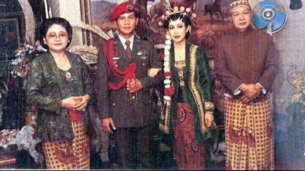 11 Potret lawas Tien Soeharto semasa hidup, anggun berkebaya