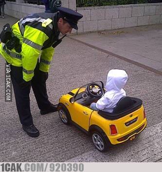 11 Momen lucu orang saat ditilang polisi ini bikin tepuk jidat