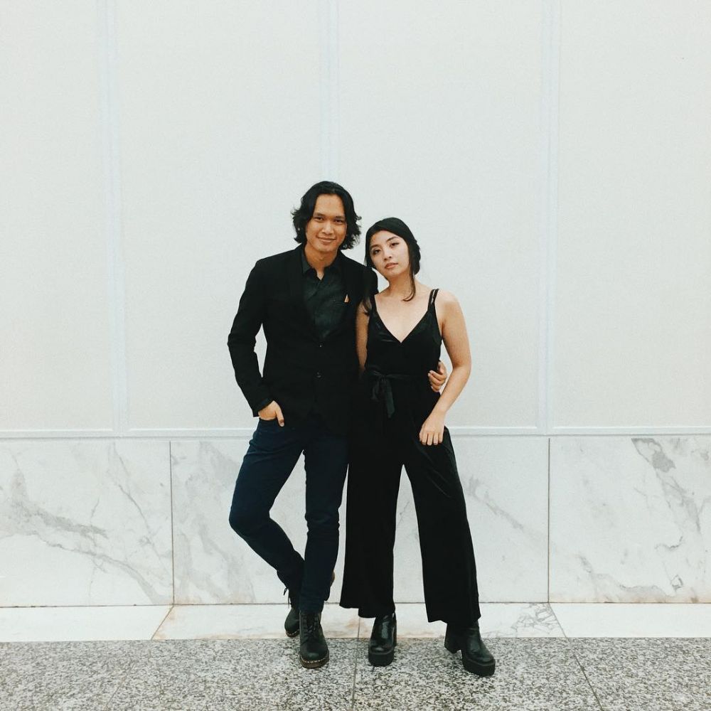 Resmi tunangan, 10 potret mesra putri sulung Feni Rose dan pacar