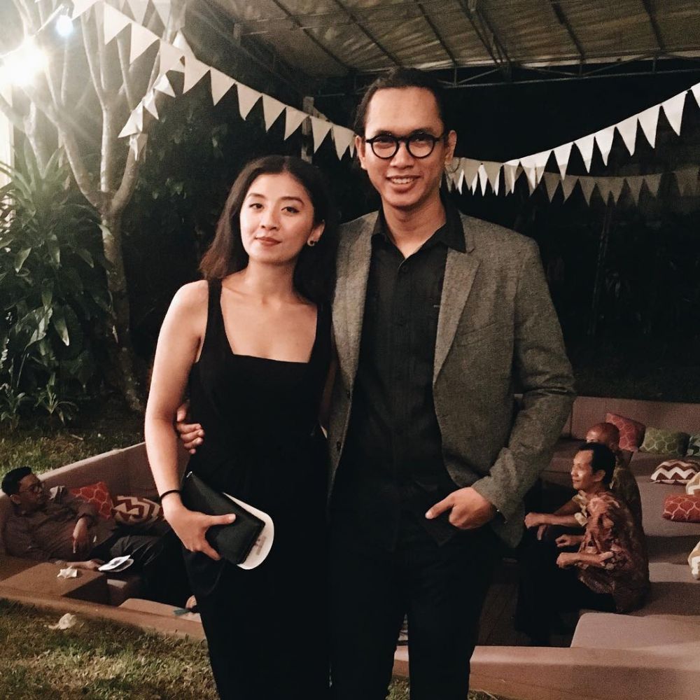 Resmi tunangan, 10 potret mesra putri sulung Feni Rose dan pacar