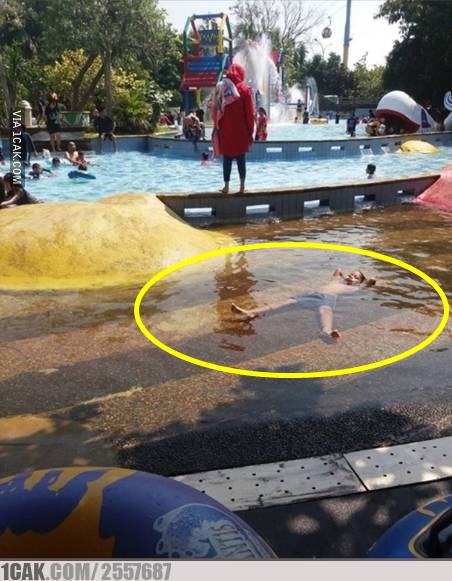 11 Tingkah lucu orang saat liburan ini mengundang senyum