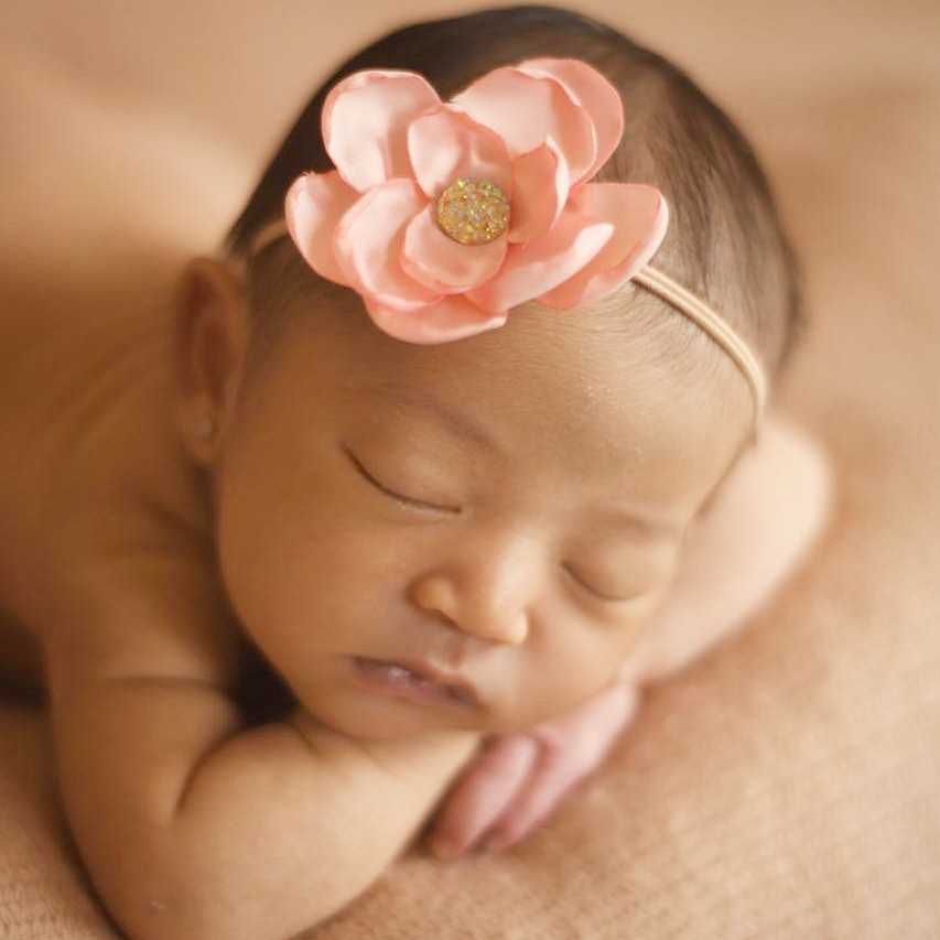 7 Potret newborn Thania Putri Onsu, ada bertema Snow White