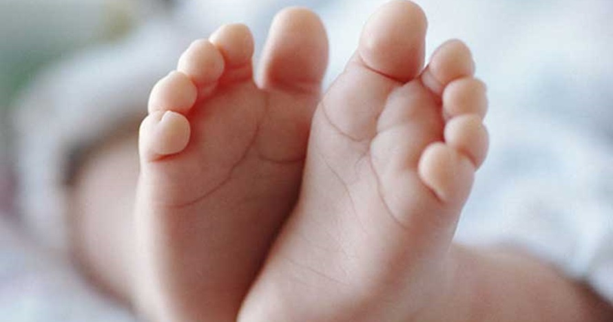 Pesan taksi online, viral wanita ini lahirkan anak dalam mobil 