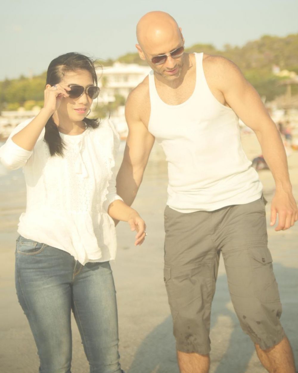 Lama tak muncul, ini 10 potret mesra Siti KDI & suami bulenya