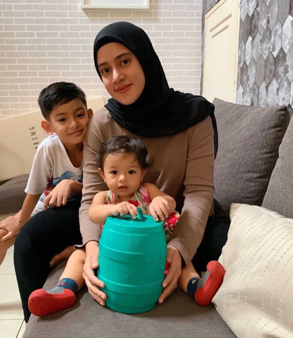 9 Potret Fairuz A Rafiq tanpa makeup ini tetap memesona