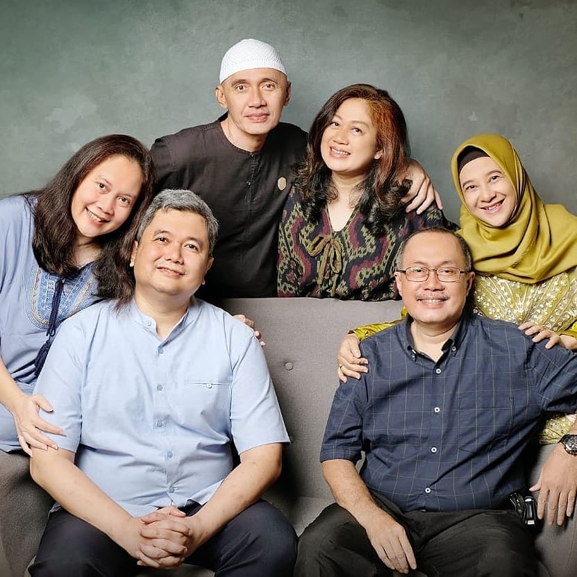 3 Potret hangat keluarga Agung Hercules usai divonis kanker otak