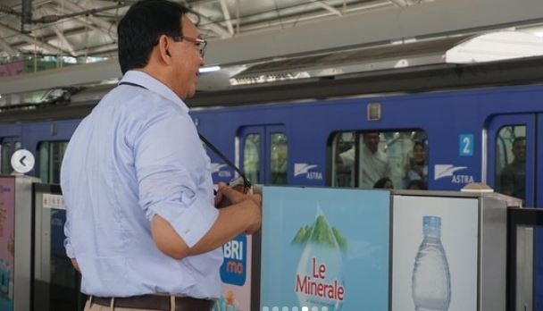 Basuki Tjahaja Purnama jajal MRT, sambutan riuh warga menghampiri