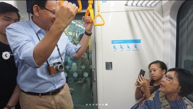 Basuki Tjahaja Purnama jajal MRT, sambutan riuh warga menghampiri