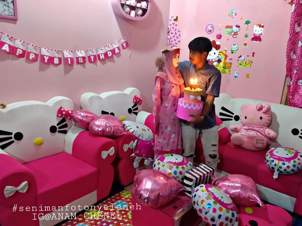 Pria viral 'menikahi' manekin beri kejutan ultah, ini potretnya