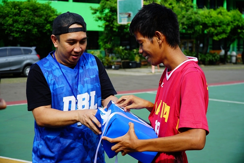 Ini alasan Augie Fantinus "ngebajak" posisi pelatih basket sekolah