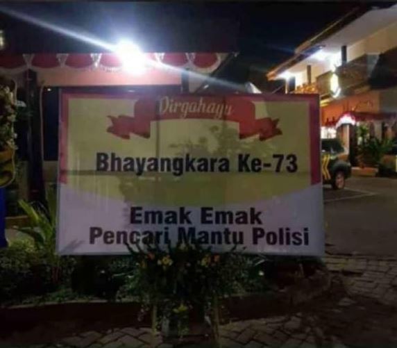 11 Nama pengirim karangan bunga ini dijamin bikin ketawa